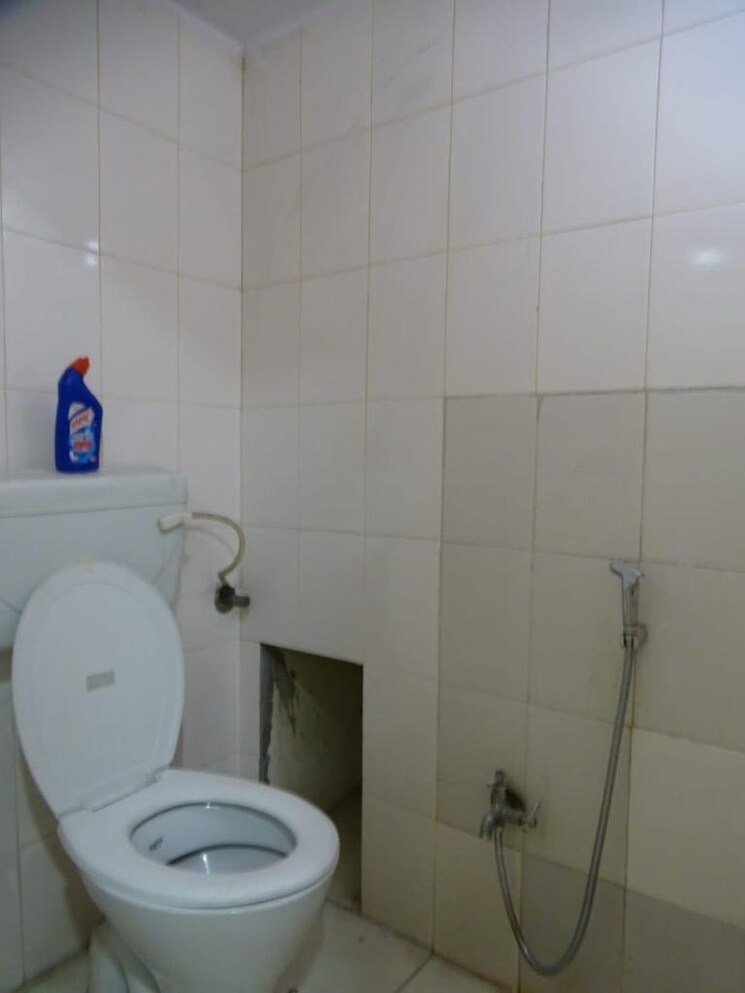 Bathroom, ashoka-plaza 3.5 Bedroom 2000 Sq.Ft. Apartment In Masab Tank Hyderabad 9274686