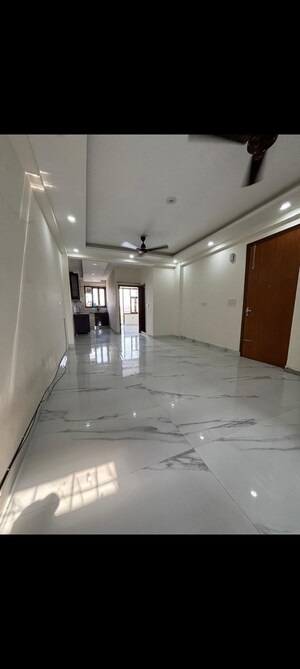 Room in 2 BHK Builder Floor at Saket – for Rent