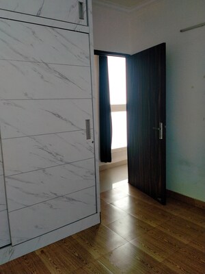 Room in 2 BHK Apartment at Tulip Lemon, Sector 69 – for Rent