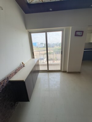 Room in 2.5 BHK Apartment at Unique Sapphire, Mohanpura – for Sale