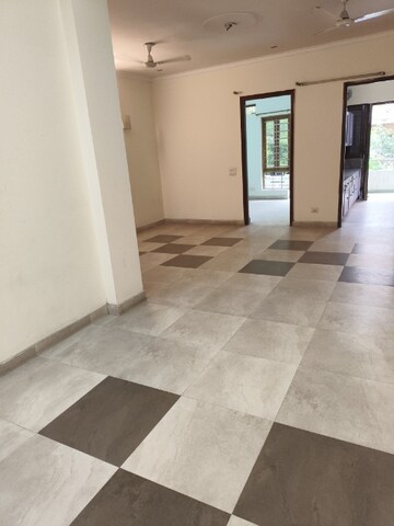 Room in 2.5 BHK Builder Floor at RBC II, Sushant Lok I – for Rent
