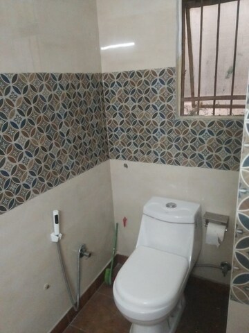 Bathroom in 2.5 BHK Builder Floor at Malviya Nagar – for Rent