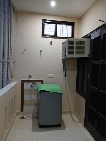 Team Area in 3.5 BHK Builder Floor at Sector 52 – for Rent