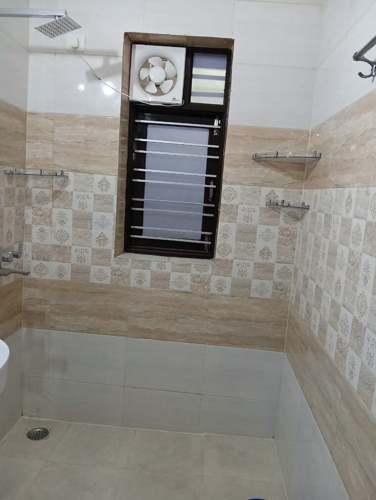 Bathroom, sector 52 3.5 Bedroom 2100 Sq.Ft. Builder Floor In Sector 52 Gurgaon 9274815