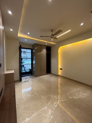 Room in 3 BHK Apartment at Godrej Zenith, Sector 89 – for Sale