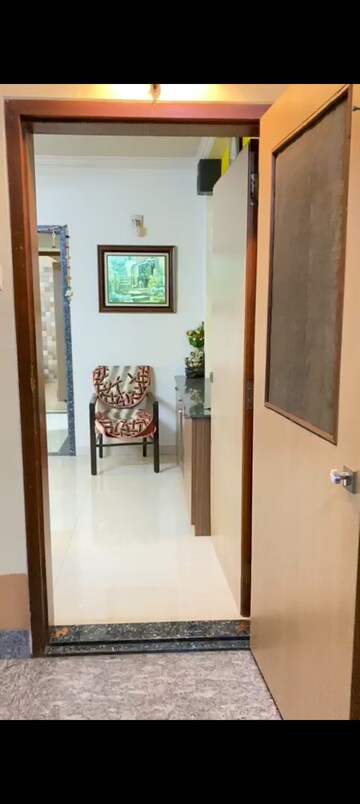 Room in 1 BHK Apartment at Poonam Complex, Kandivali East – for Sale
