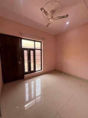 1 BHK Builder Floor For Rent in Chattarpur