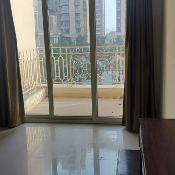 Room in 2.5 BHK Apartment at Mahagun Mirabella, Sector 79 – for Rent