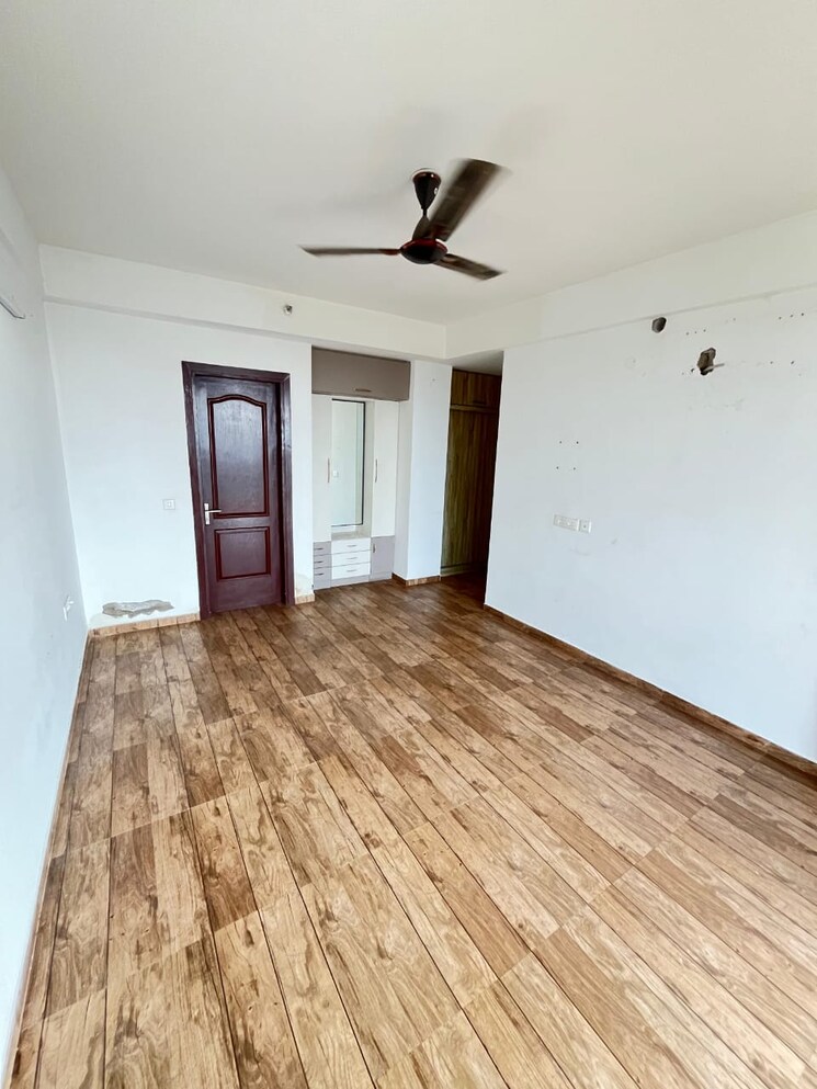 Room, sector 79 3 Bedroom 1925 Sq.Ft. Apartment In Sector 79 Faridabad 9274836
