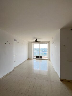 Room in 3 BHK Apartment at Sector 79 – for Rent