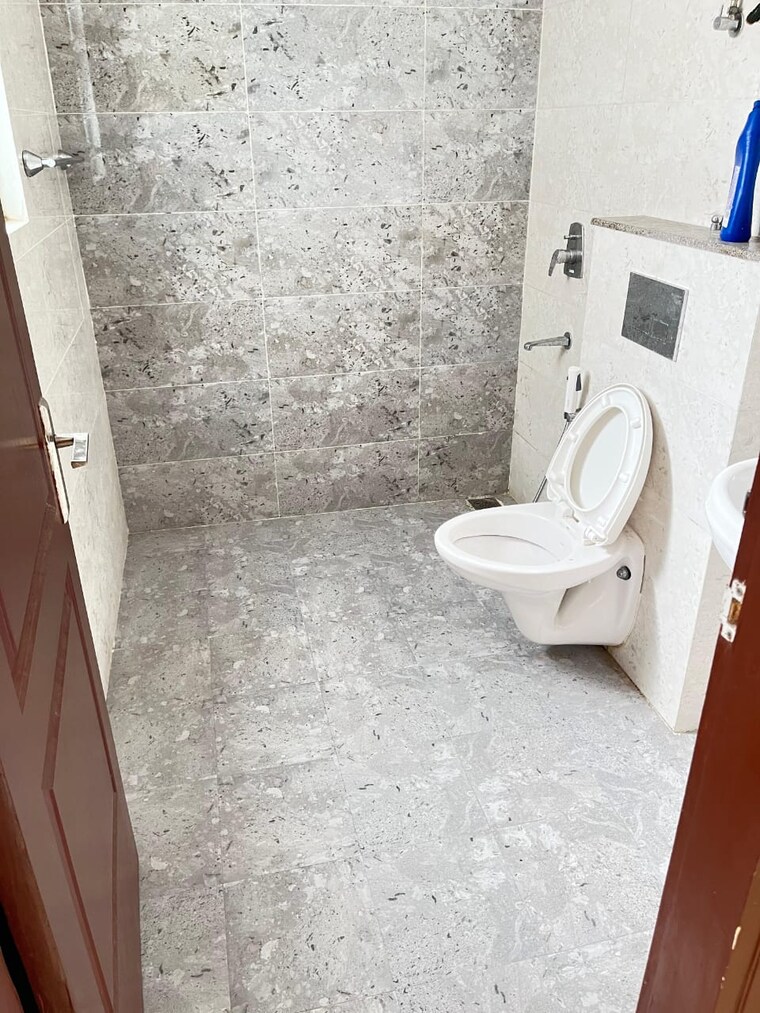 Attached Bathroom, sector 79 3 Bedroom 1925 Sq.Ft. Apartment In Sector 79 Faridabad 9274836