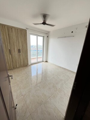 Room in 3 BHK Apartment at Sector 79 – for Rent