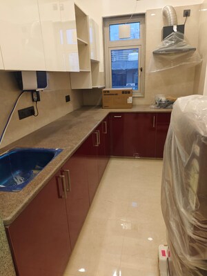 Kitchen in 2.5 BHK Builder Floor at Sector 52 – for Rent