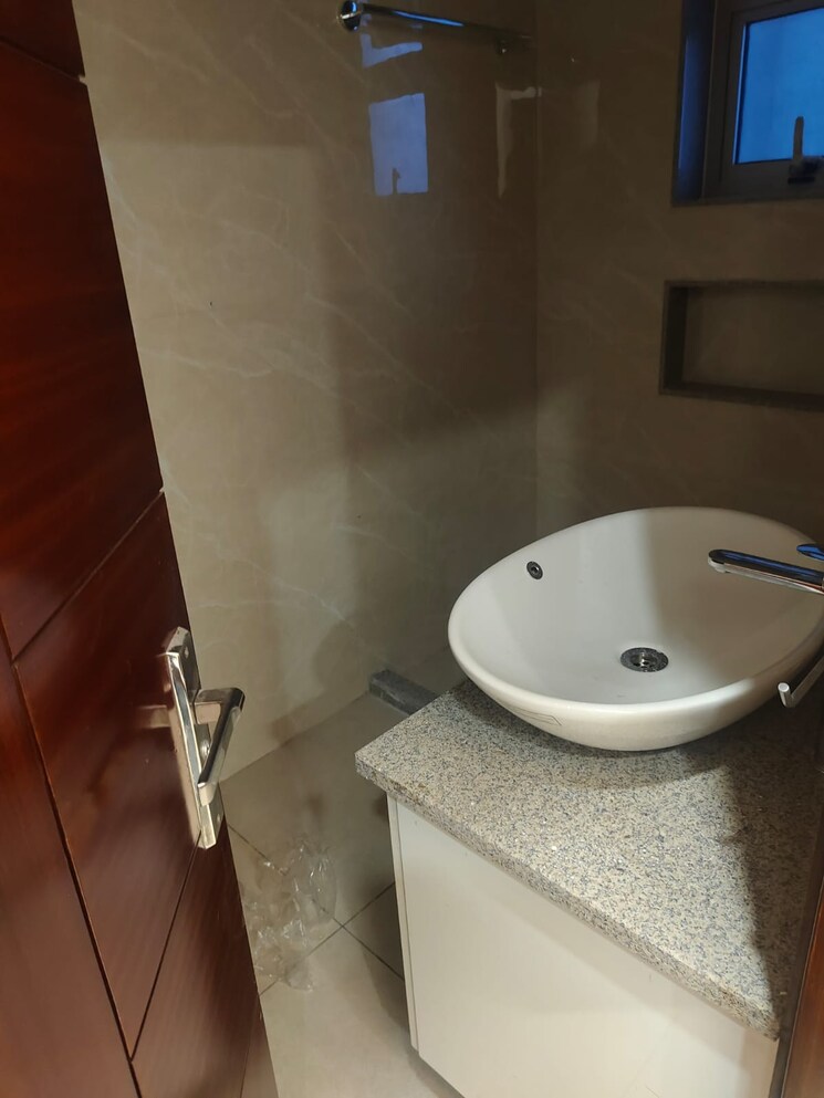 Bathroom, sector 52 2.5 Bedroom 1300 Sq.Ft. Builder Floor In Sector 52 Gurgaon 9274859