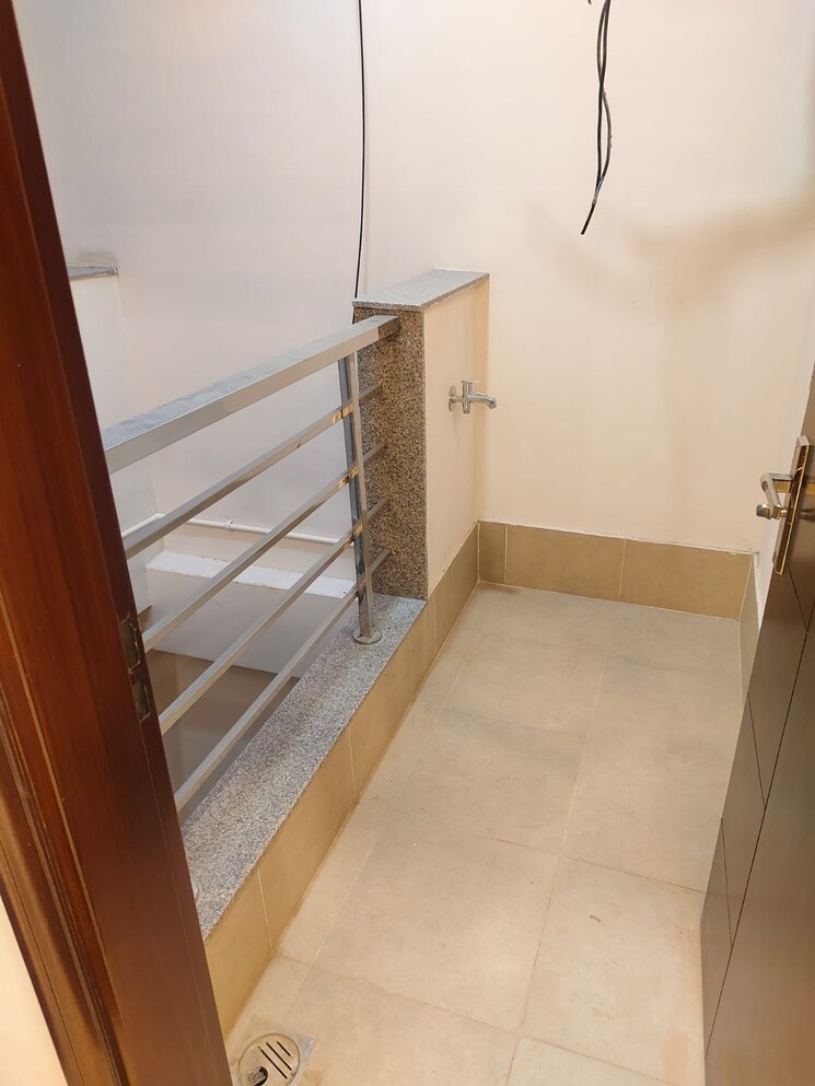 Balcony, sector 52 2.5 Bedroom 1300 Sq.Ft. Builder Floor In Sector 52 Gurgaon 9274859