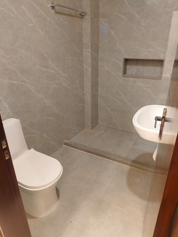 Bathroom, sector 52 2.5 Bedroom 1300 Sq.Ft. Builder Floor In Sector 52 Gurgaon 9274859