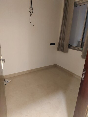 Room in 2.5 BHK Builder Floor at Sector 52 – for Rent