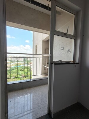 Room in 2 BHK Apartment at Vascon Forest Edge, Kharadi – for Sale