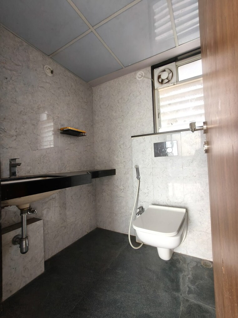 Bathroom, vascon-forest-edge 2 Bedroom 799 Sq.Ft. Apartment In Kharadi Pune 9274881