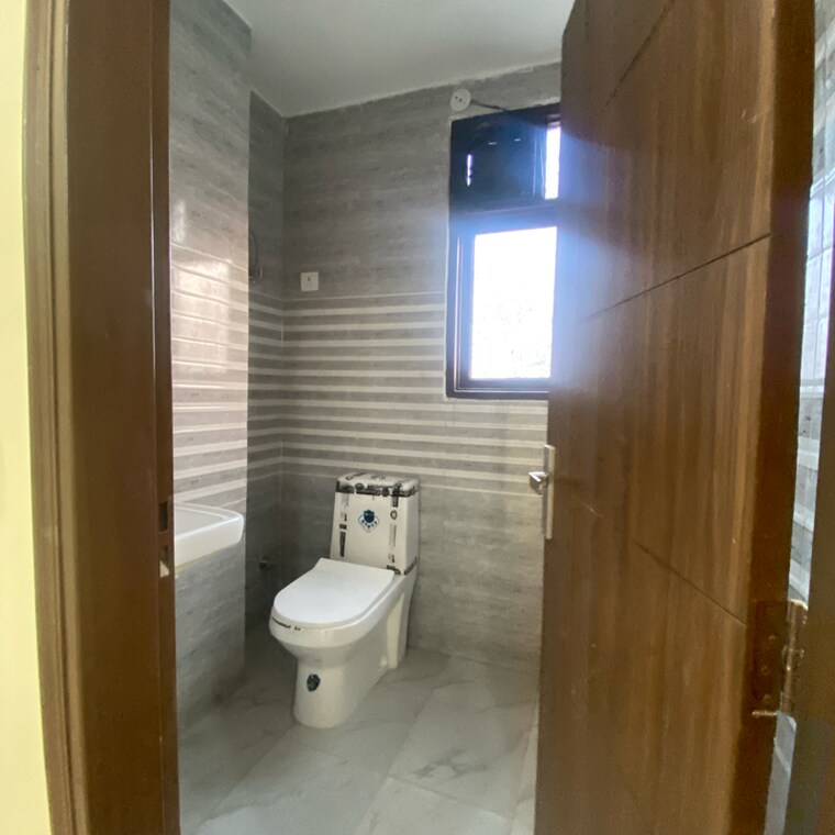 Bathroom, chattarpur 2 Bedroom 900 Sq.Ft. Builder Floor In Chattarpur Delhi 9274888