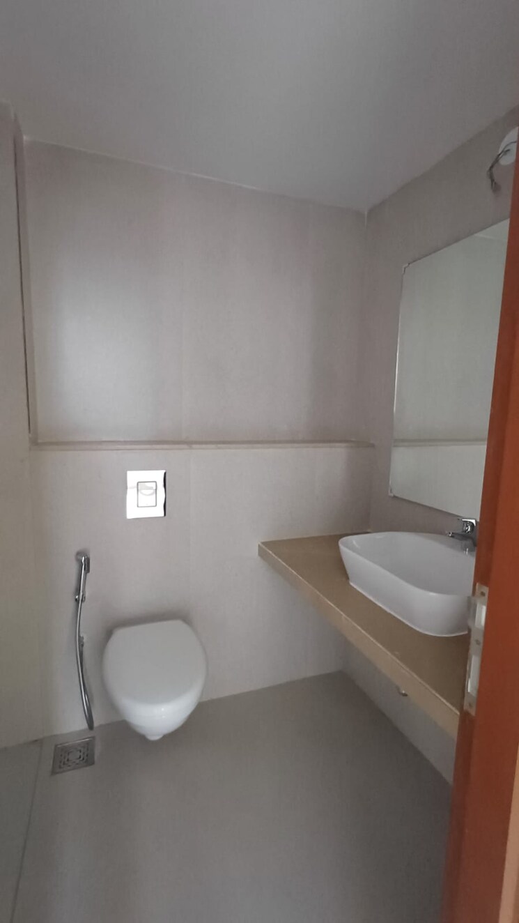 Bathroom, courtyard-by-narang-realty-and-the-wadhwa-group 2 Bedroom 830 Sq.Ft. Apartment In Pokhran Road No Two Thane 9274959