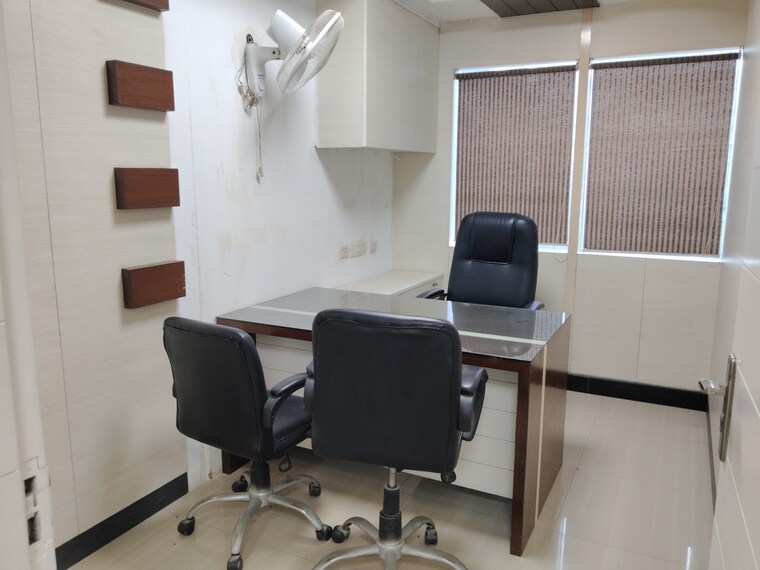 Team Area, netaji subhash place Commercial Office Space 993 Sq.Ft. In Netaji Subhash Place Delhi 9275014