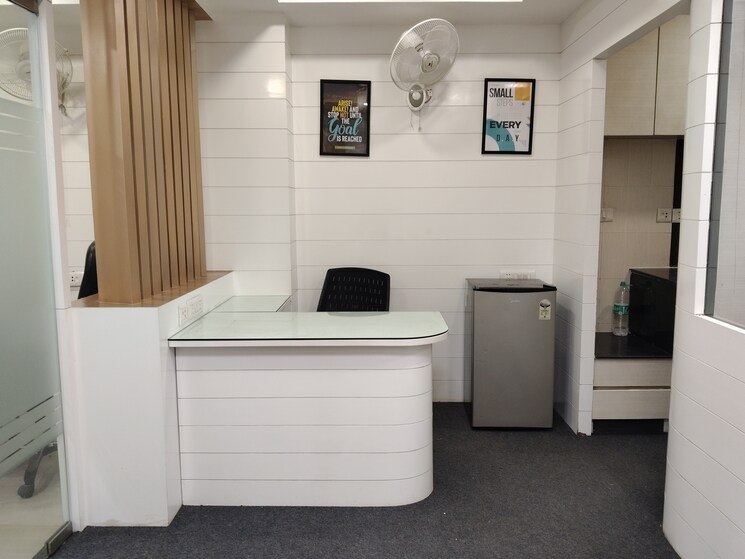 Bathroom, netaji subhash place Commercial Office Space 993 Sq.Ft. In Netaji Subhash Place Delhi 9275014