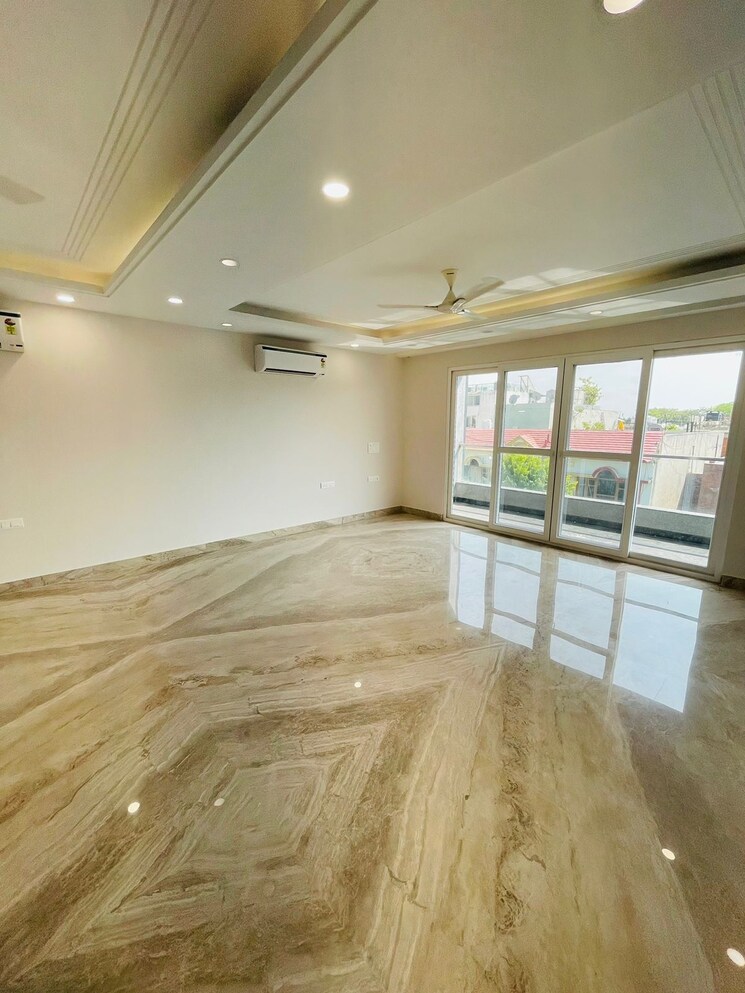 Room, saket 4 Bedroom 1800 Sq.Ft. Builder Floor In Saket Delhi 9275035