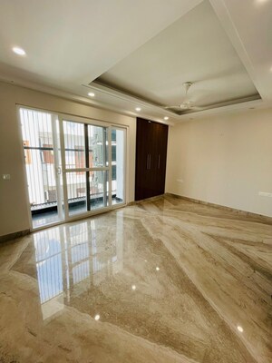 Room in 4 BHK Builder Floor at Saket – for Rent