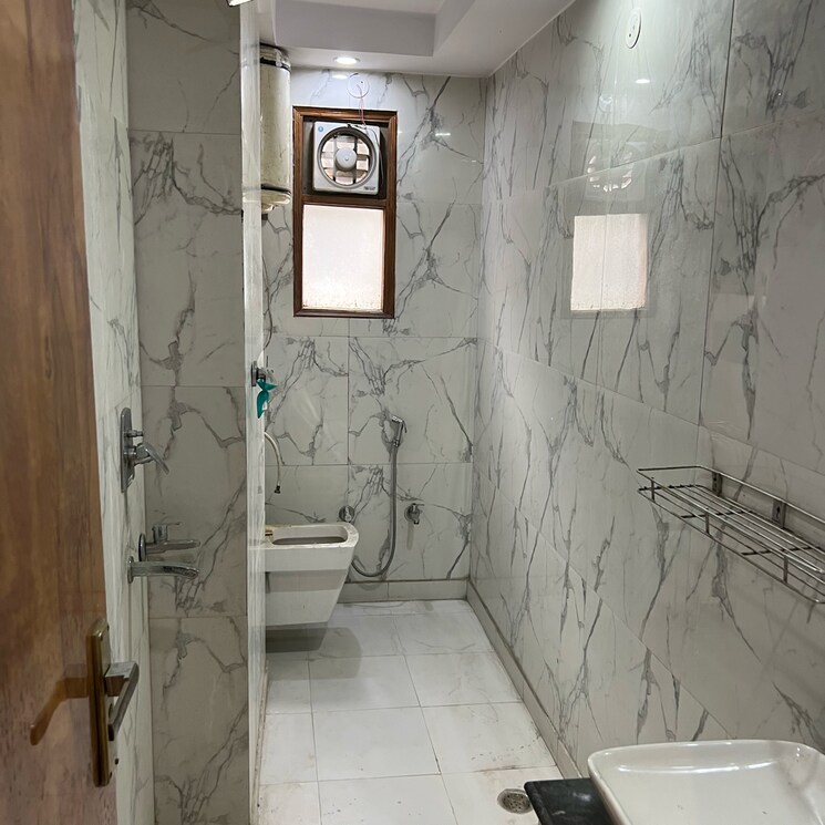 Bathroom, dwarka sector 18b 3 Bedroom 1600 Sq.Ft. Builder Floor In Dwarka Sector 18b Delhi 9275665