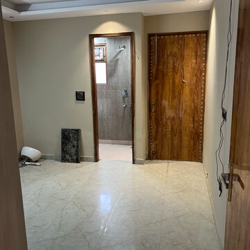 Room in 3 BHK Builder Floor at Dwarka Sector 18b – for Sale