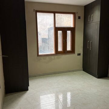 Room in 3 BHK Builder Floor at Dwarka Sector 18b – for Sale