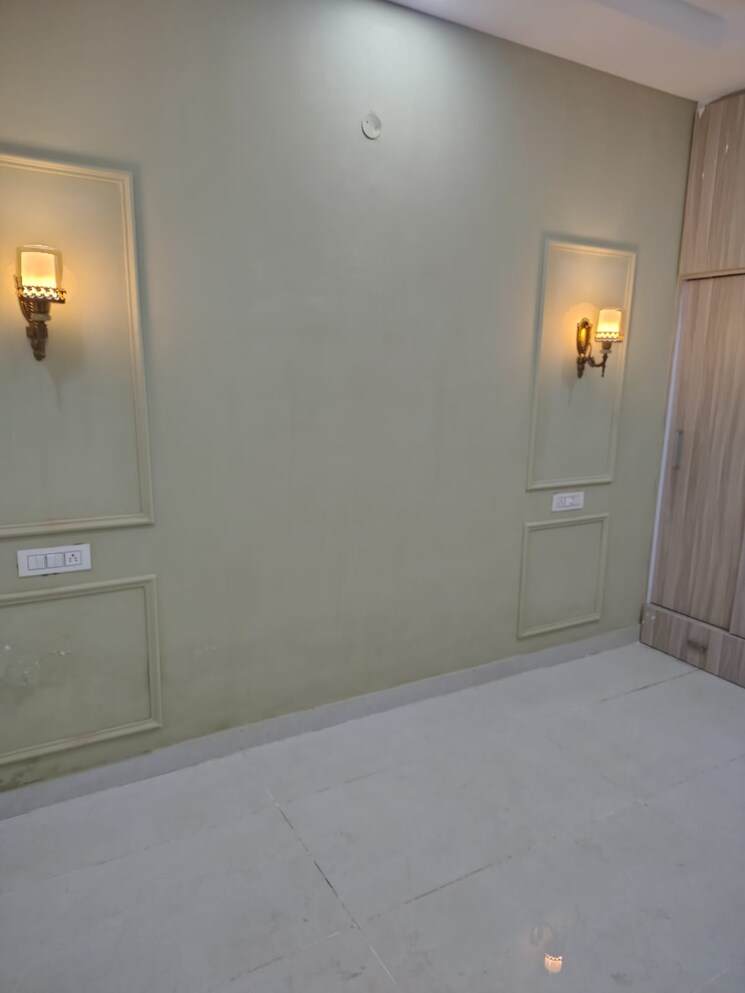 Room, ms-enclave-zirakpur 2 Bedroom 100 Sq.Yd. Apartment In Dhakoli Zirakpur 9275057