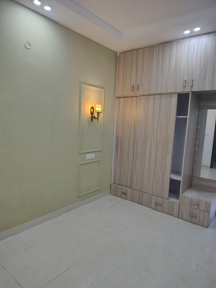 Room, ms-enclave-zirakpur 2 Bedroom 100 Sq.Yd. Apartment In Dhakoli Zirakpur 9275057