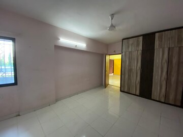 Room in 2 BHK Apartment at Gera Emerald City, Kharadi – for Rent