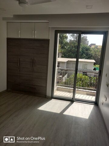 Room in 4 BHK Builder Floor at Hauz Khas – for Rent