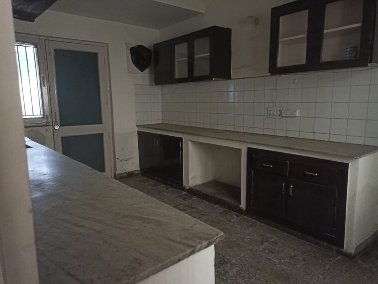 Kitchen, arun-vihar-sector-37 3.5 Bedroom 3000 Sq.Ft. Villa In Sector 37 Noida 9275213