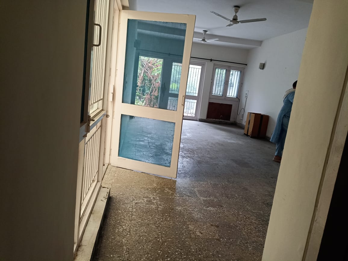 3.5 BHK 3000 Sq.Ft. Villa in Arun Vihar Sector 37