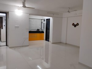 Room in 4 BHK Apartment at Shubh Gateway, Viman Nagar – for Rent