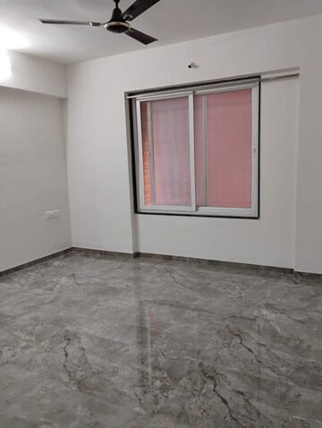 Room in 4 BHK Apartment at Shubh Gateway, Viman Nagar – for Rent