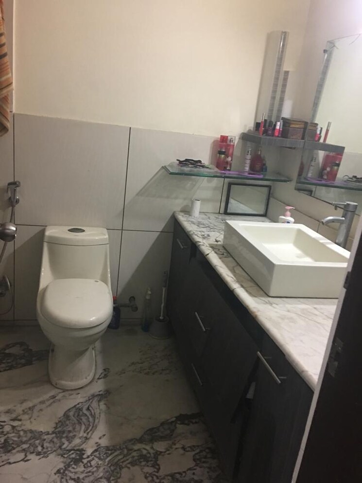 Master Bedroom, east of kailash 3 Bedroom 1800 Sq.Ft. Builder Floor In East Of Kailash Delhi 9275218