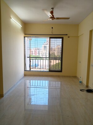 Room in 2 BHK Apartment at Borivali West – for Rent