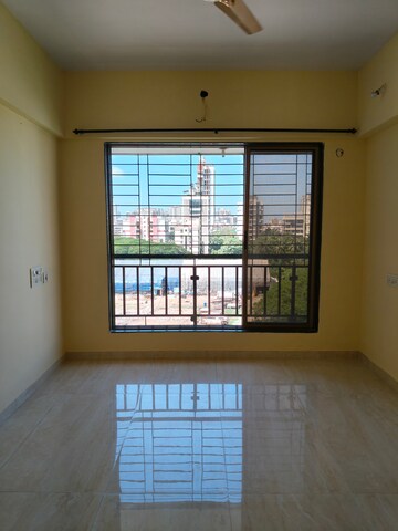 Room in 2 BHK Apartment at Borivali West – for Rent