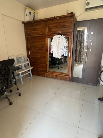Room in 3.5 BHK Apartment at Runwal Elegante, Andheri West – for Sale