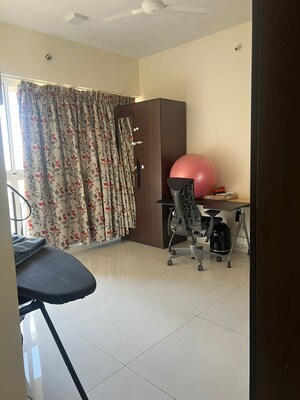 Room in 3.5 BHK Apartment at Runwal Elegante, Andheri West – for Sale