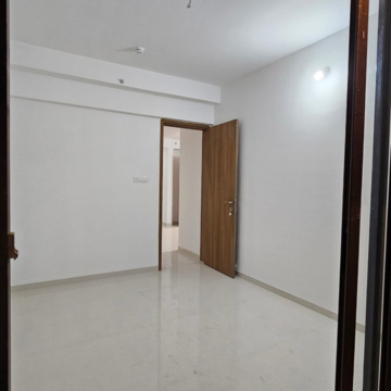 Room in 2 BHK Apartment at Majestique Signature Tower Phase 2, Dasar – for Rent