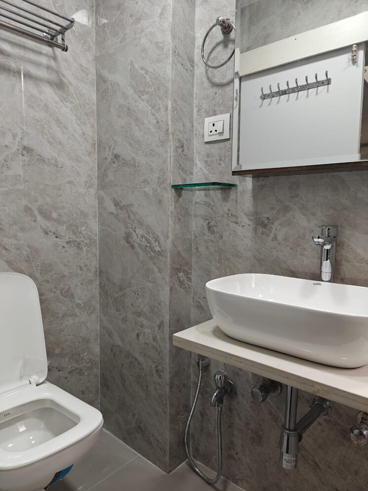 Bathroom, jal-vayu-vihar-apartments 2 Bedroom 900 Sq.Ft. Apartment In Powai Mumbai 9275251