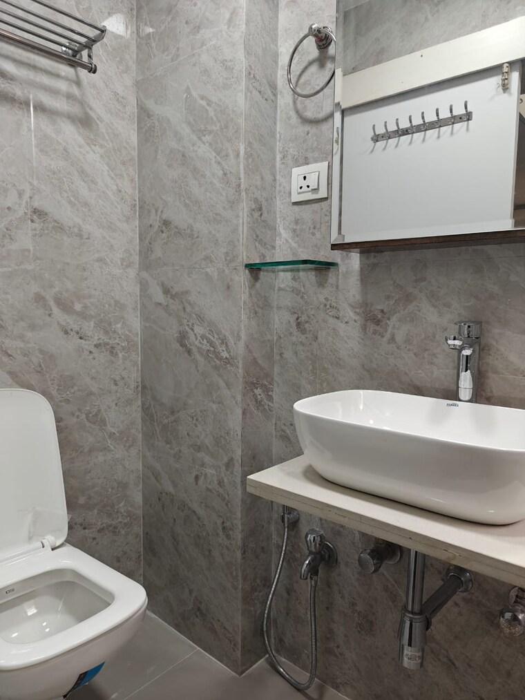 Bathroom, jal-vayu-vihar-apartments 2 Bedroom 900 Sq.Ft. Apartment In Powai Mumbai 9275251