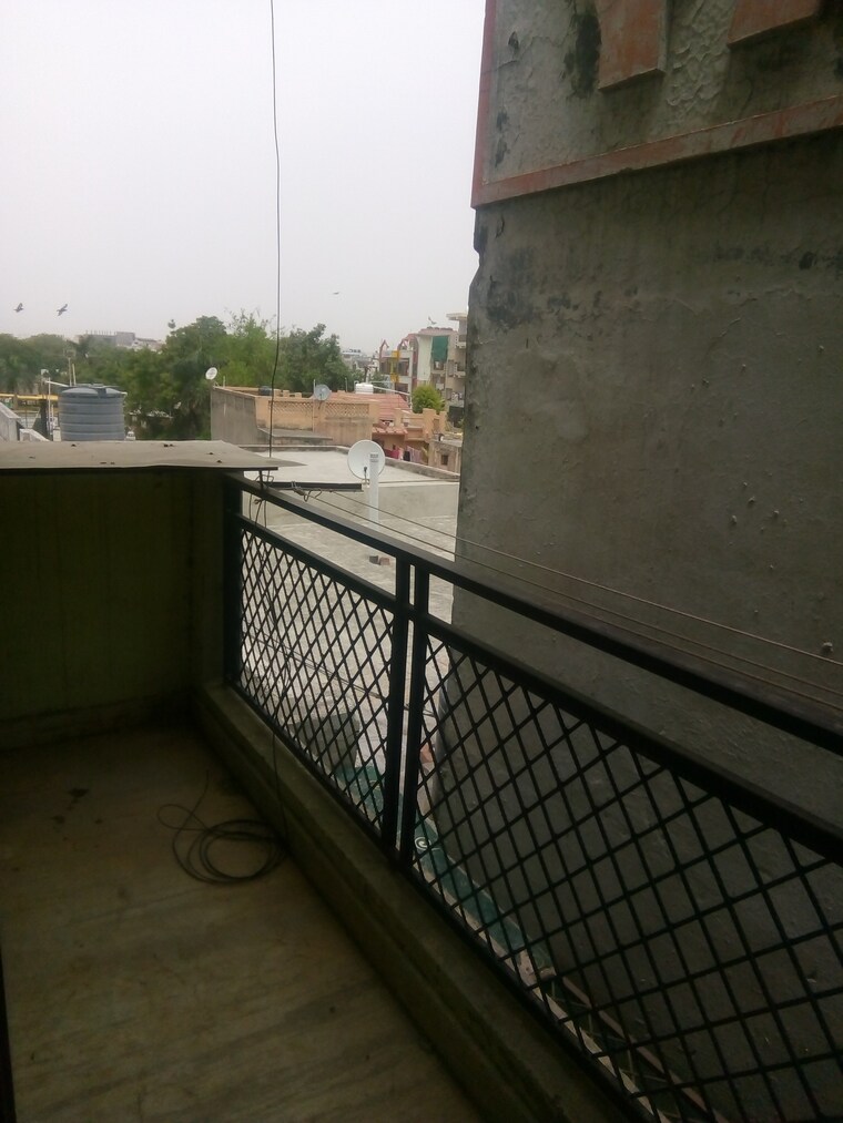 Balcony, shalimar garden 2 Bedroom 900 Sq.Ft. Apartment In Shalimar Garden Ghaziabad 9275312