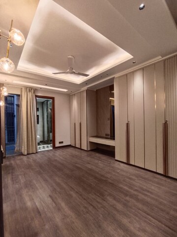 Room in 3 BHK Builder Floor at Panchsheel Enclave – for Rent